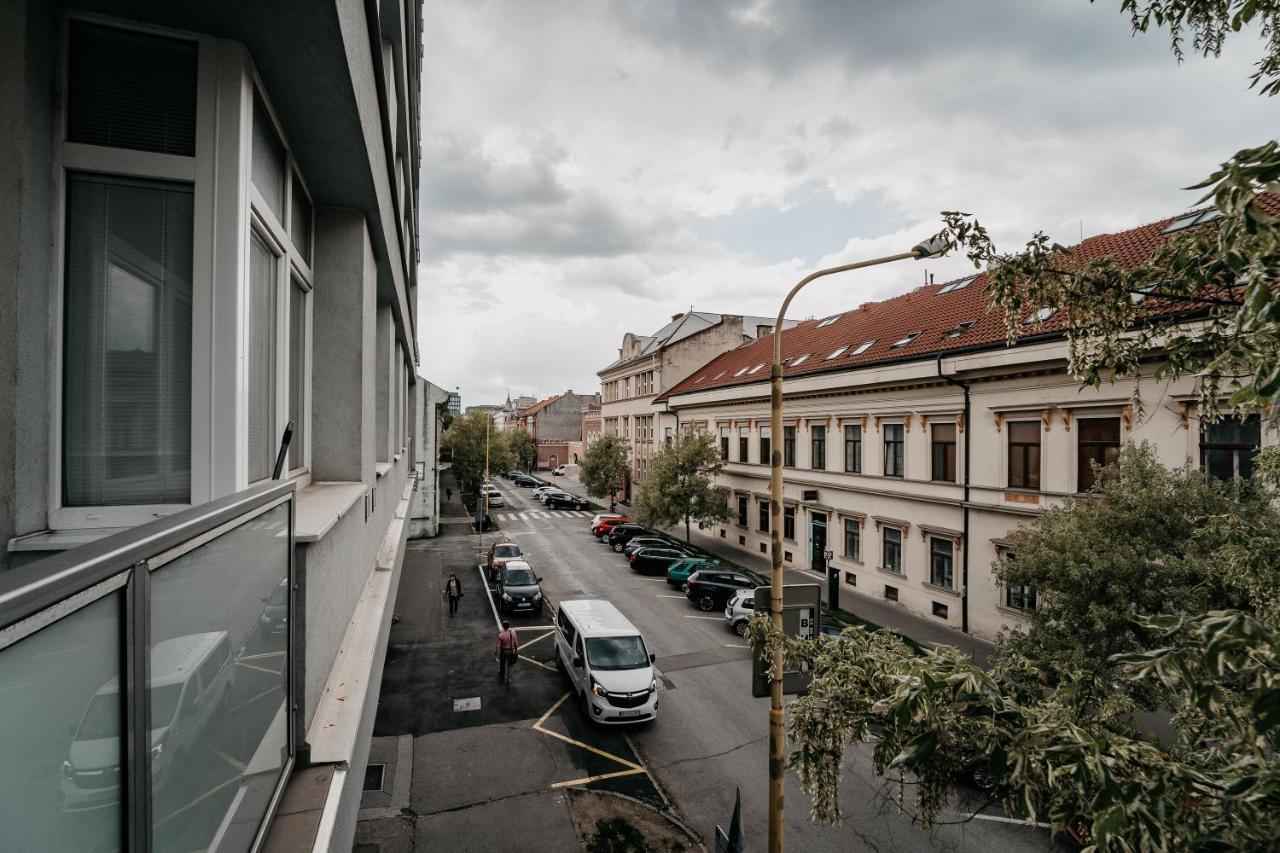 Ah Skynight Puskinova Apartmán